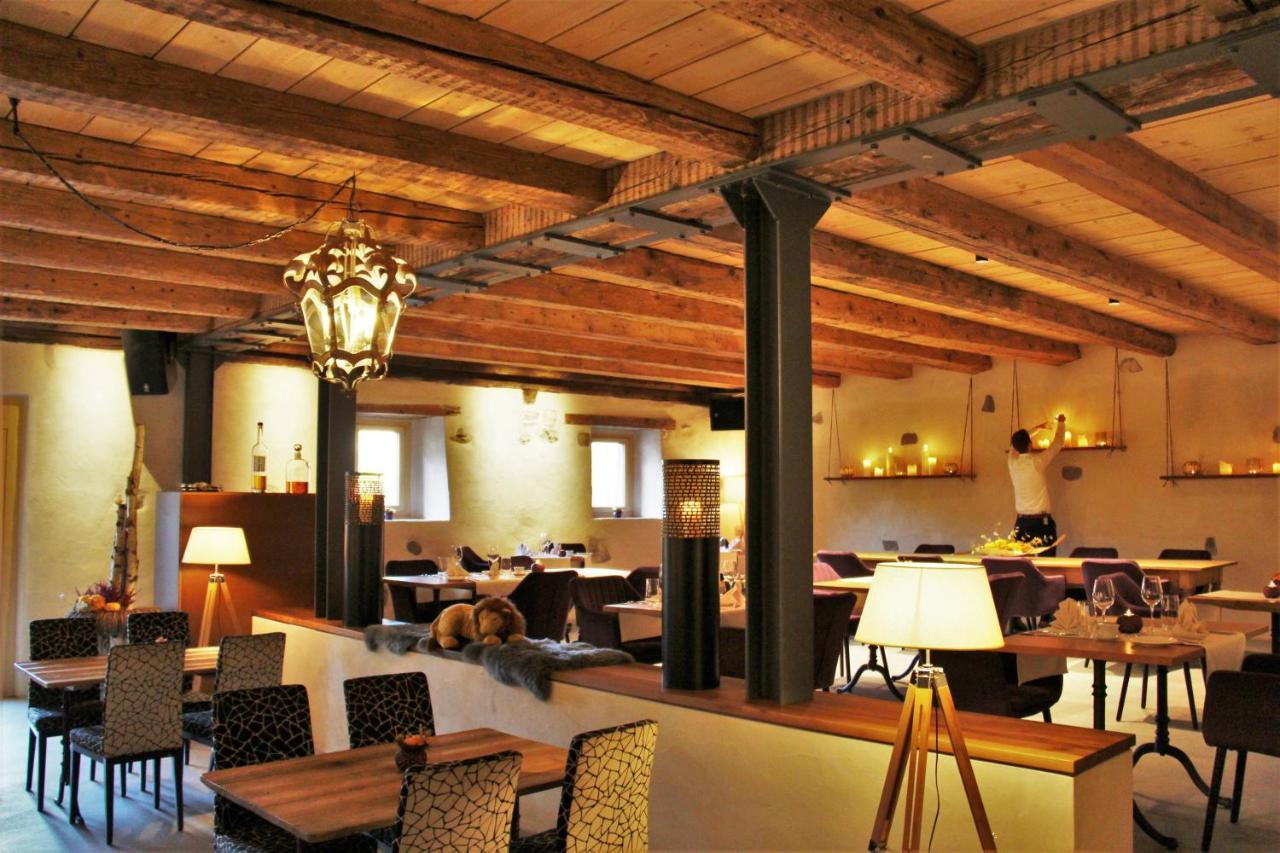Zum Schwarzen Loewen Hotel Altdorf Ngoại thất bức ảnh