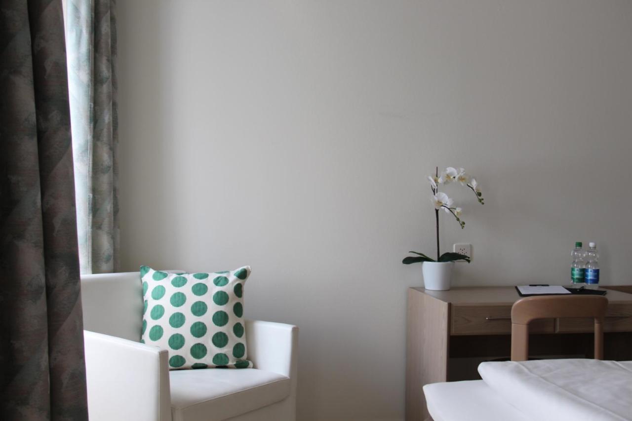 Zum Schwarzen Loewen Hotel Altdorf Ngoại thất bức ảnh