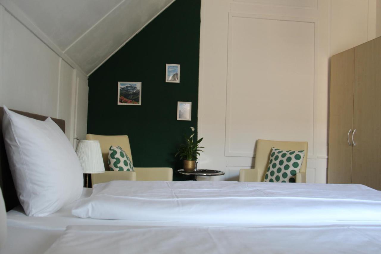 Zum Schwarzen Loewen Hotel Altdorf Ngoại thất bức ảnh