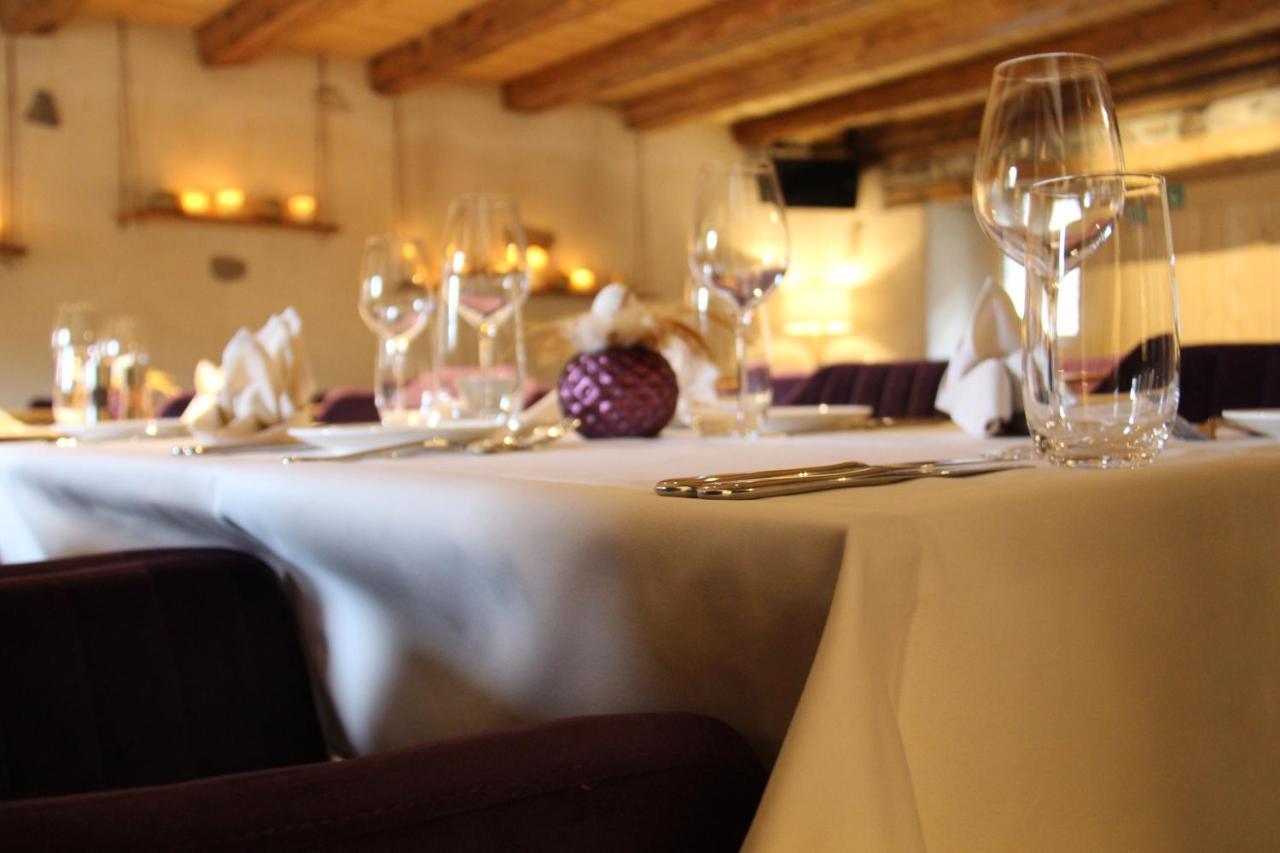 Zum Schwarzen Loewen Hotel Altdorf Ngoại thất bức ảnh